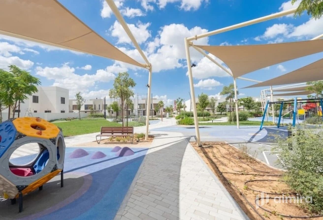 Single Row Corner Unit | Large Plot | Near Park