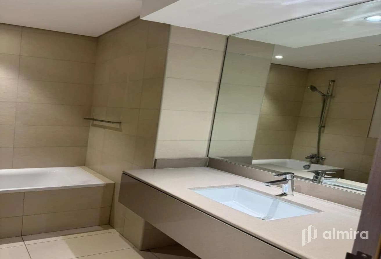 High Floor| Partial Sea View | Vacant
