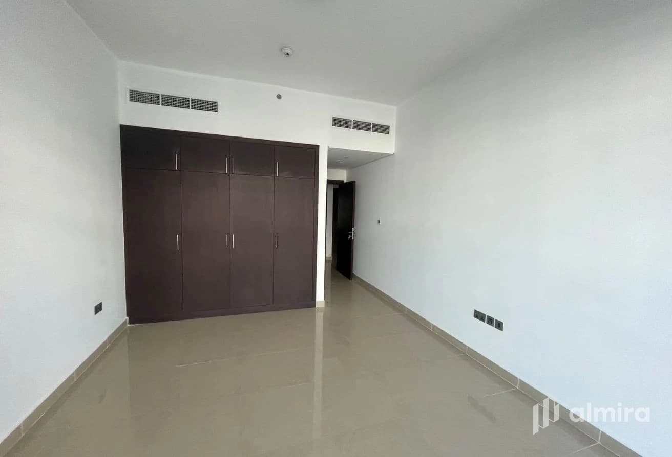 2BR w/ Balcony | Vacant | Prime Location
