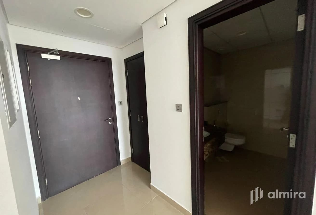 2BR w/ Balcony | Vacant | Prime Location